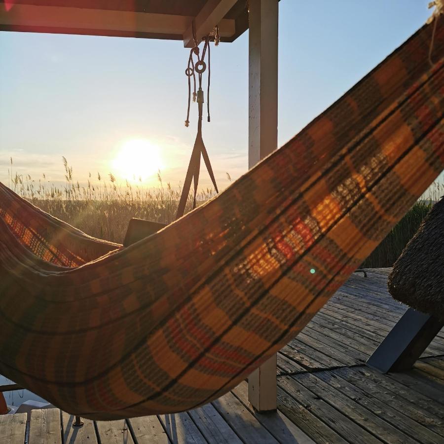 רוסט Pfahlbau Sunset II Toplage Inklusive Elektroboot מראה חיצוני תמונה