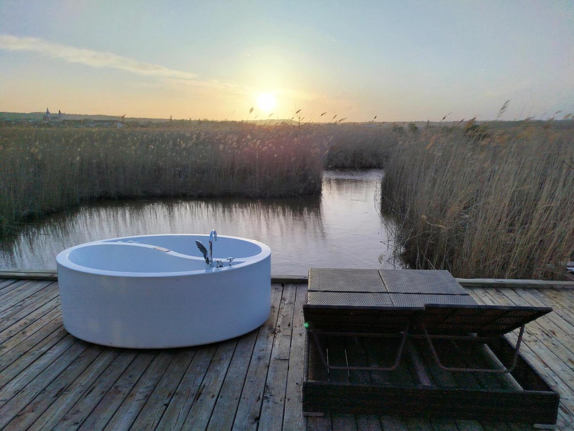 רוסט Pfahlbau Sunset II Toplage Inklusive Elektroboot מראה חיצוני תמונה