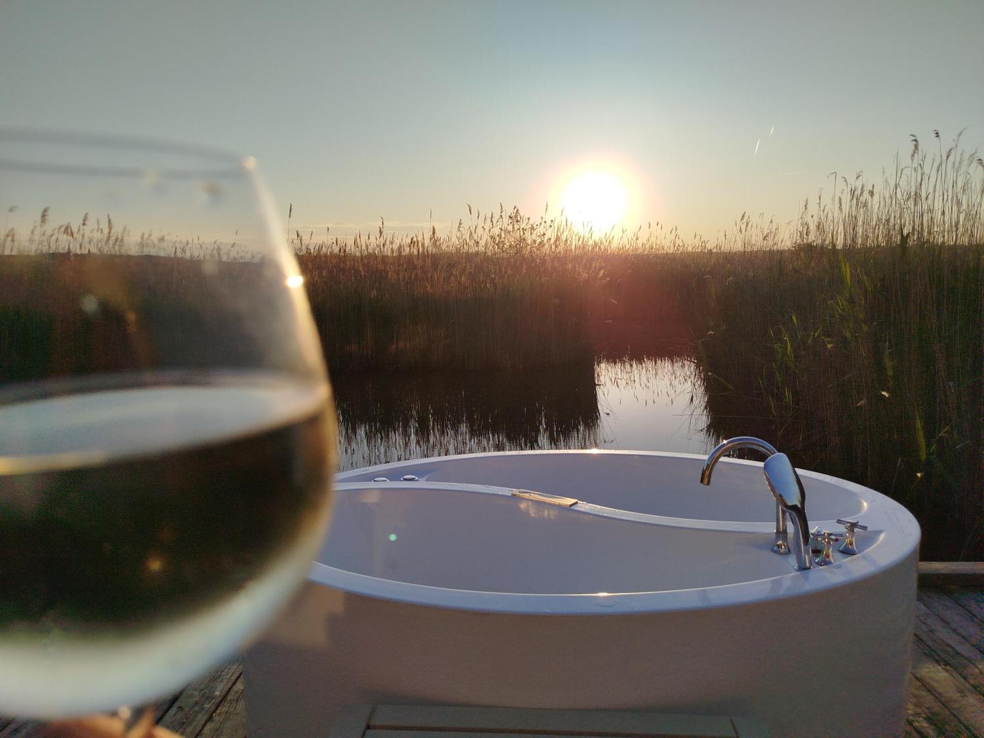 רוסט Pfahlbau Sunset II Toplage Inklusive Elektroboot מראה חיצוני תמונה